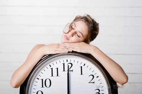 睡多长时间合适？ 睡眠时间过长小心会疾病缠身